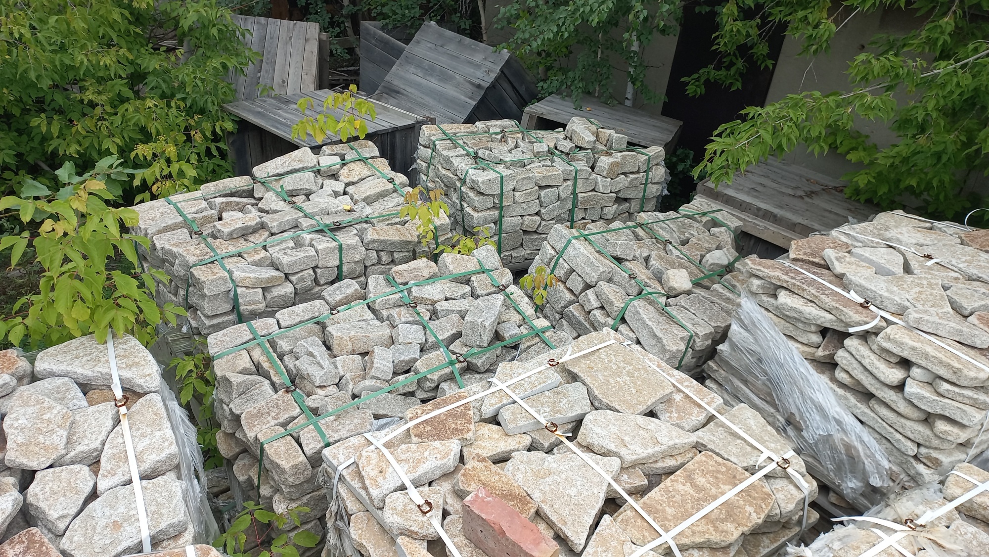 Плитняк галтованный гранитный для ландшафтного дизайна купить в Нижнем Тагиле