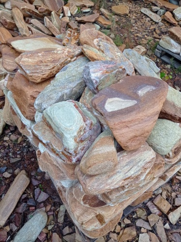 Златолит жёлтый, жёлто-зелёный глыбки и валуны для ланшафтного дизайна купить в Нижнем Тагиле