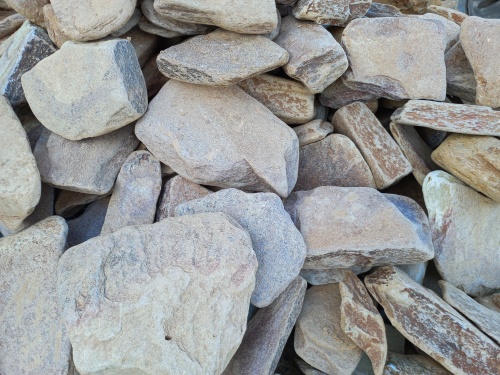 Златолит жёлтый, жёлто-зелёный глыбки и валуны для ланшафтного дизайна купить в Нижнем Тагиле