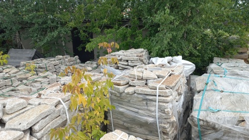 Плитняк галтованный гранитный для ландшафтного дизайна купить в Нижнем Тагиле