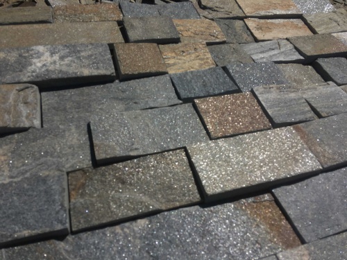 Плитка пилёная златолит Уральский для цоколя, отмостки купить в Нижнем Тагиле