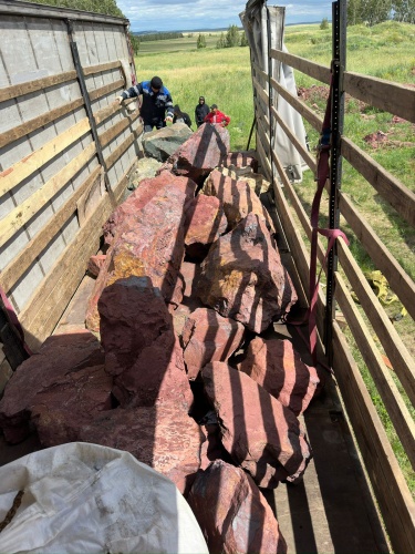 Ландшафтные глыбы красно-фиолетовые 200-1000 килограмм купить в Нижнем Тагиле