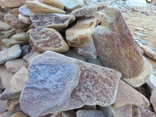 Златолит жёлтый, жёлто-зелёный глыбки и валуны для ланшафтного дизайна купить в Нижнем Тагиле