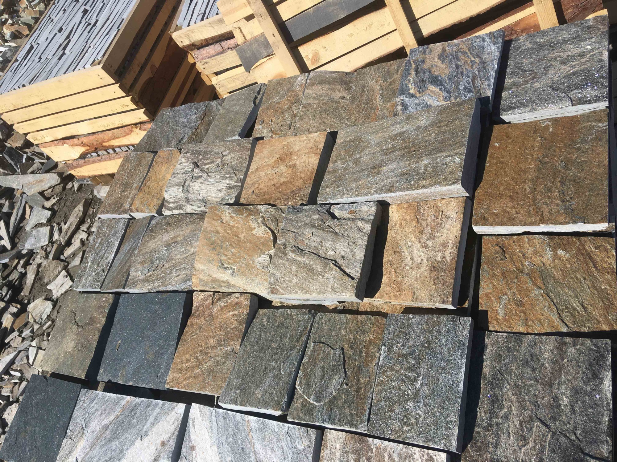 Плитка пилёная златолит Уральский для фасада купить в Нижнем Тагиле