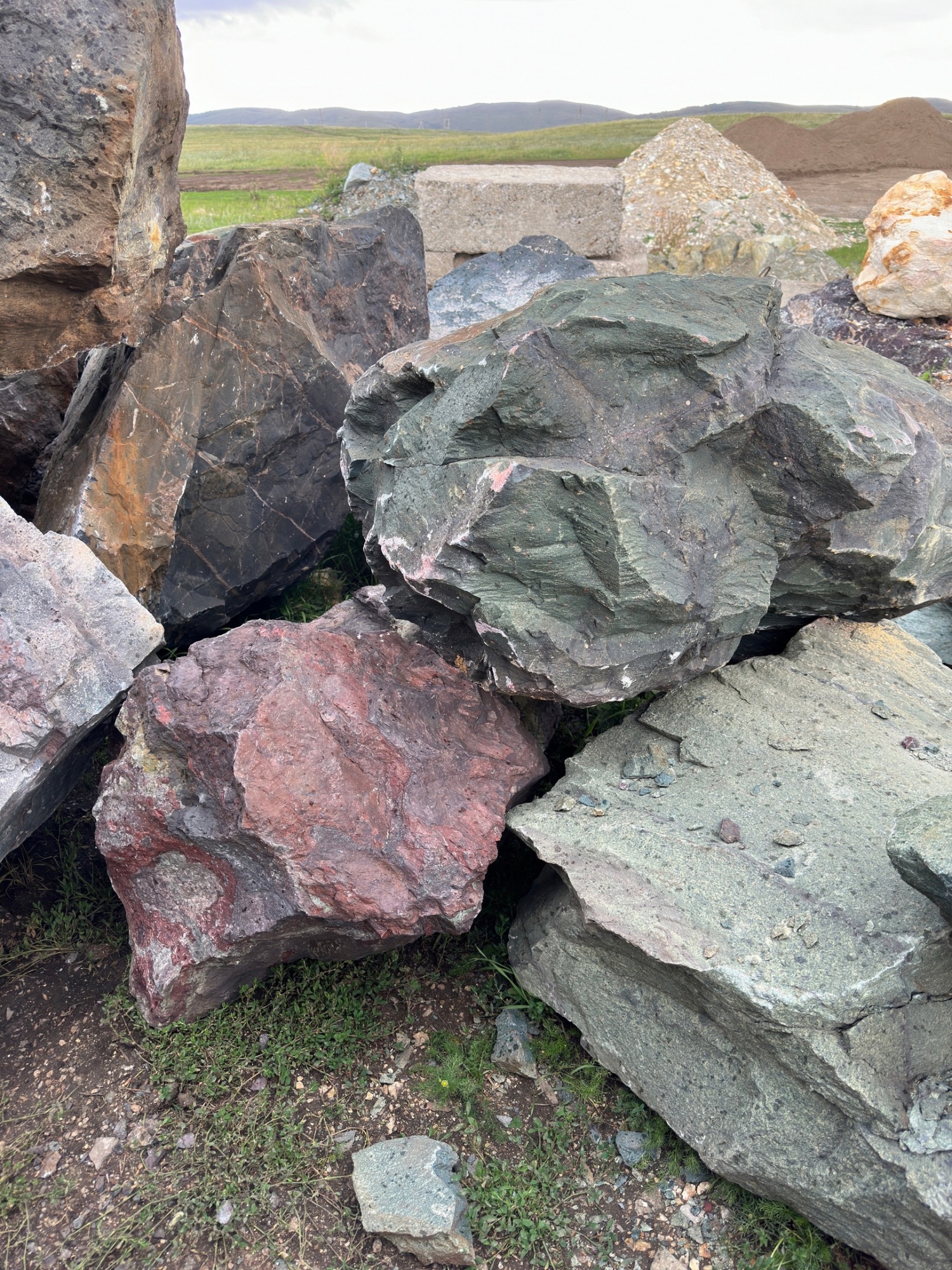 Камни для ландшафтного дизайна зелёные 10-60 килограмм купить в Нижнем Тагиле