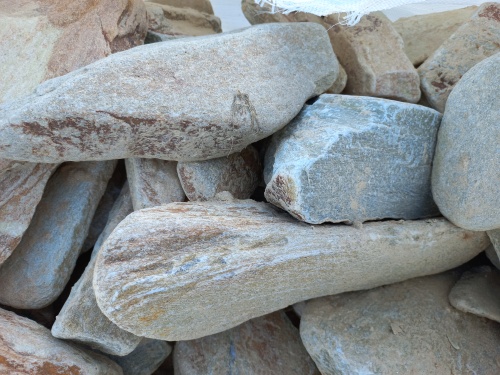 Златолит жёлтый, жёлто-зелёный глыбки и валуны для ланшафтного дизайна купить в Нижнем Тагиле