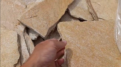 Плитняк златолит жёлтый золотистый для отмостки купить в Нижнем Тагиле