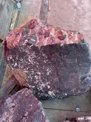 Камни для ландшафтного дизайна красно-фиолетовые 10-60 килограмм купить в Нижнем Тагиле