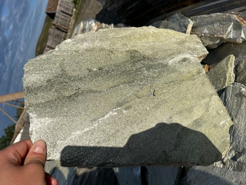 Плитняк златолит зелёный для цоколя, отмостки купить в Нижнем Тагиле