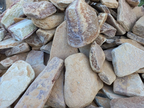 Златолит жёлтый, жёлто-зелёный глыбки и валуны для ланшафтного дизайна купить в Нижнем Тагиле