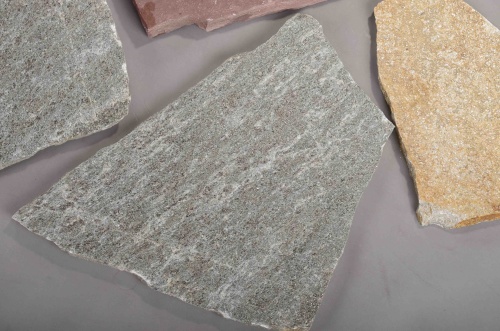 Плитняк златолит Уральский для цоколя, отмостки купить в Нижнем Тагиле