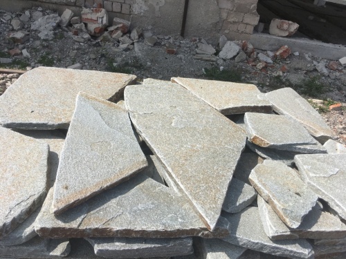 Златолит серебристый галтованный для лестниц купить в Нижнем Тагиле