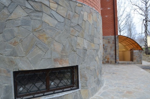 Плитняк златолит Уральский для цоколя, отмостки купить в Нижнем Тагиле